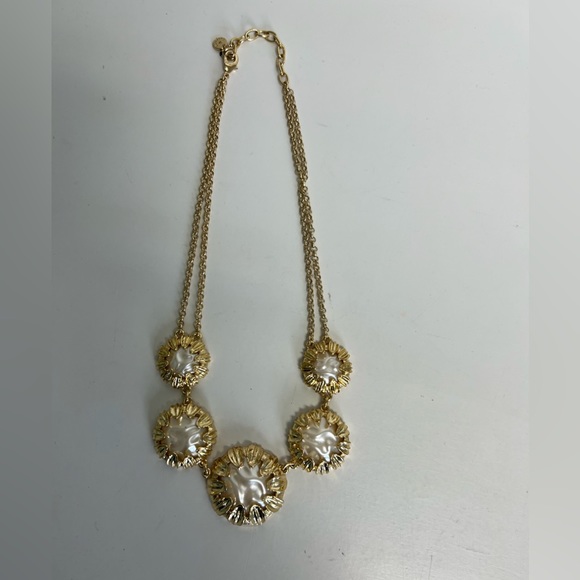 TALBOTS NECKLACE, GOLD TONE WITH PEARL LIKE INSET - Picture 2 of 4